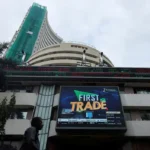India Shares Fall as IT Stocks
